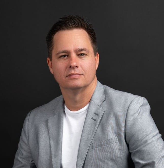 Douglas Bubna — CEO & Founder, Head Oversea